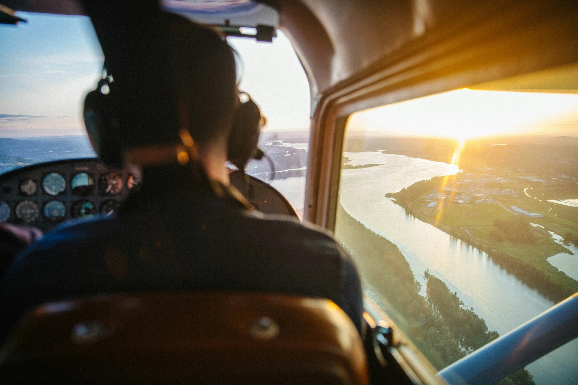 Right Rudder Marketing - Pilot student and instructor in a flight school aircraft